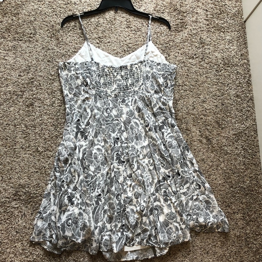 Dress - Picture 5 of 5